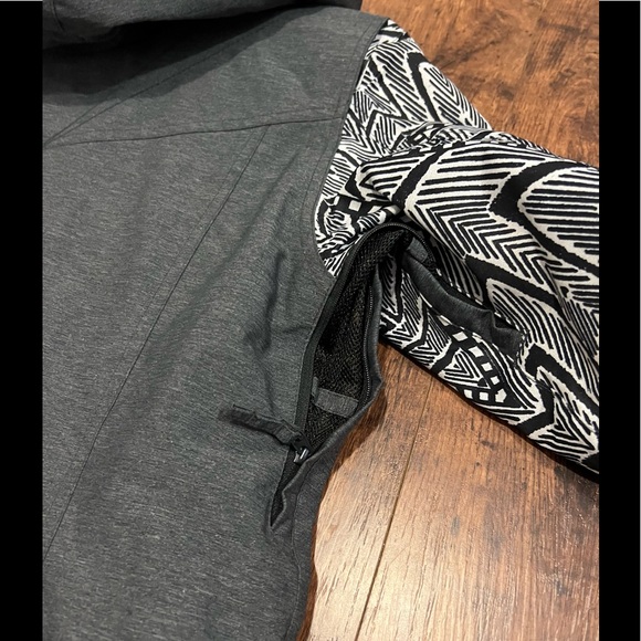 Free shipping! Like new Trendy Roxy light winter coat - Picture 4 of 5